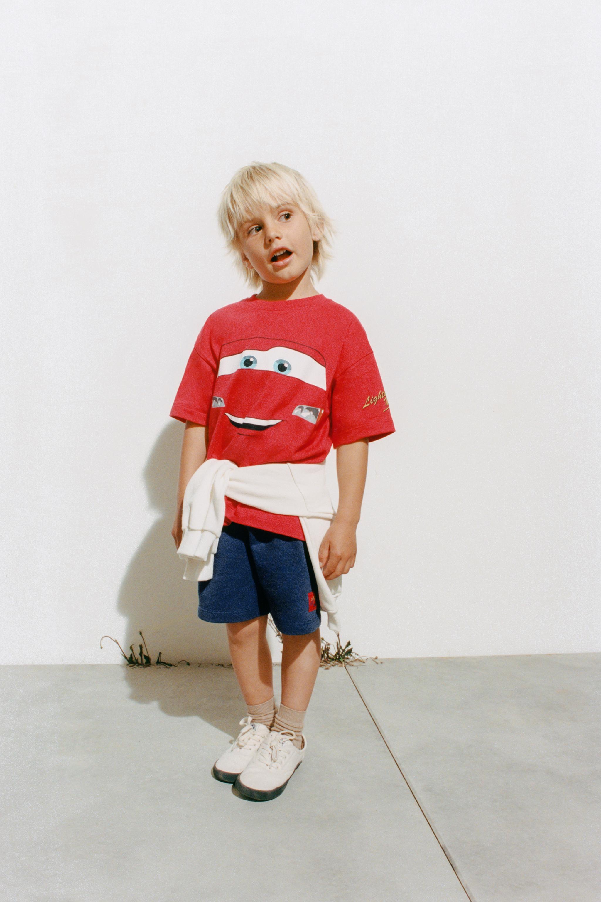 ENSEMBLE T-SHIRT ET SHORT CARS FLASH MCQUEEN © DISNEY/PIXAR